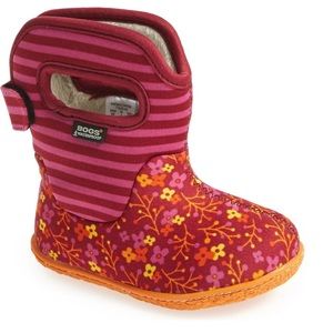 Adorable BOGS size 6